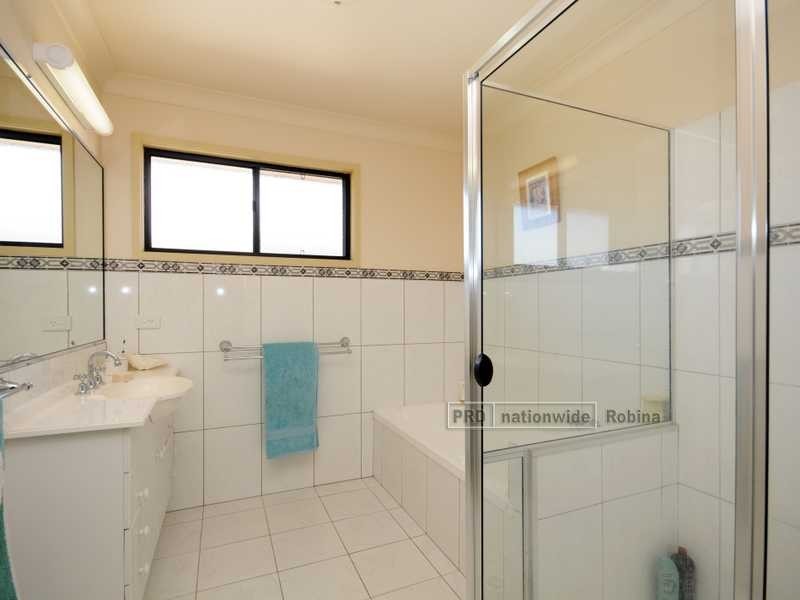 Unit 2/24 Ranier Crescent, Varsity Lakes QLD 4227