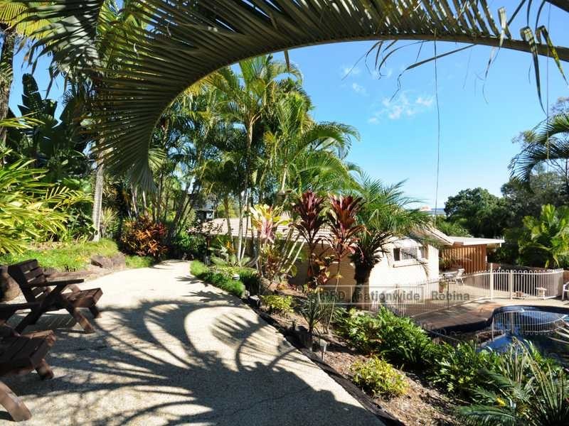 2 Waitara Place, Robina QLD 4226
