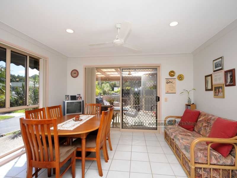 2 Waitara Place, Robina QLD 4226