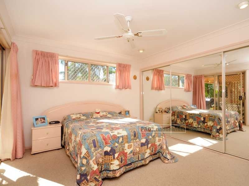 2 Waitara Place, Robina QLD 4226