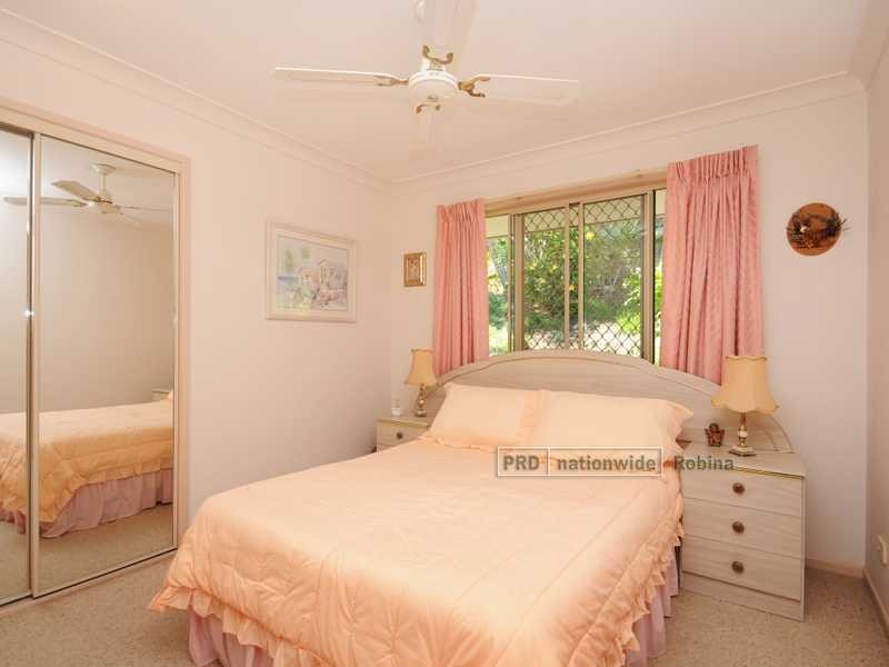 2 Waitara Place, Robina QLD 4226