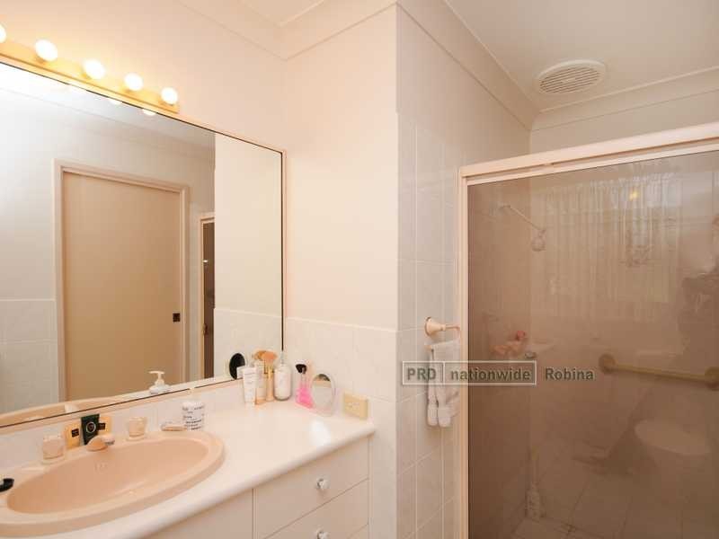 2 Waitara Place, Robina QLD 4226