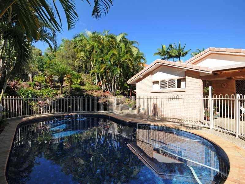 2 Waitara Place, Robina QLD 4226