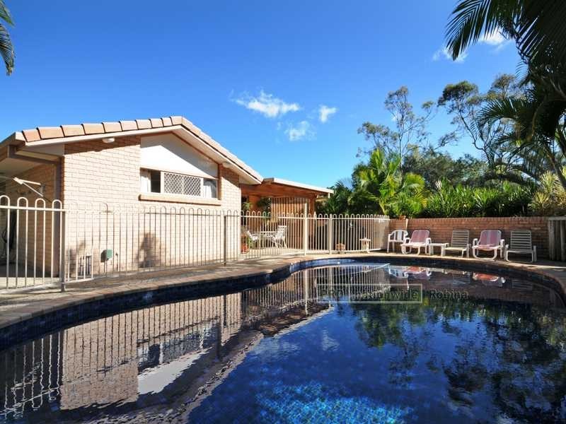 2 Waitara Place, Robina QLD 4226