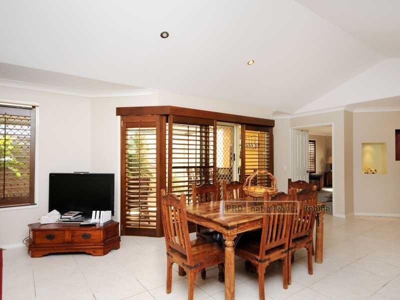 9 Massachusetts Court, Varsity Lakes QLD 4227