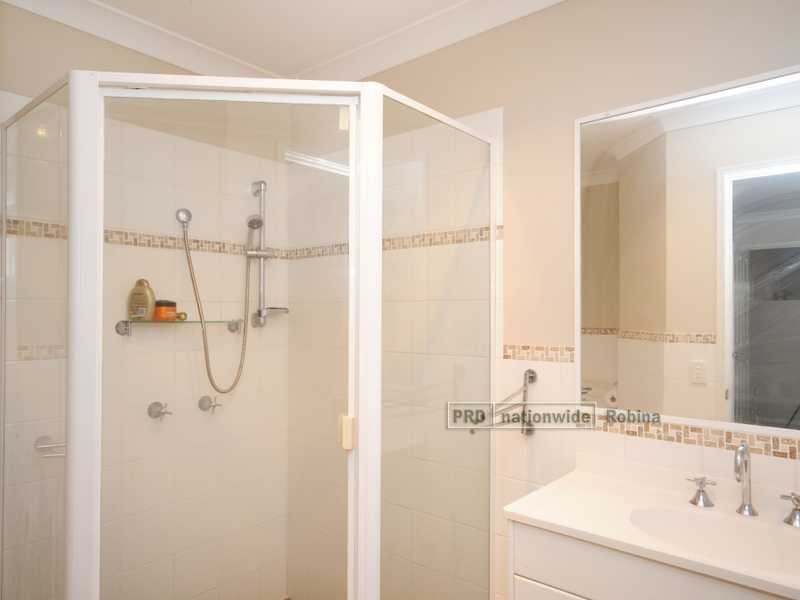 9 Massachusetts Court, Varsity Lakes QLD 4227