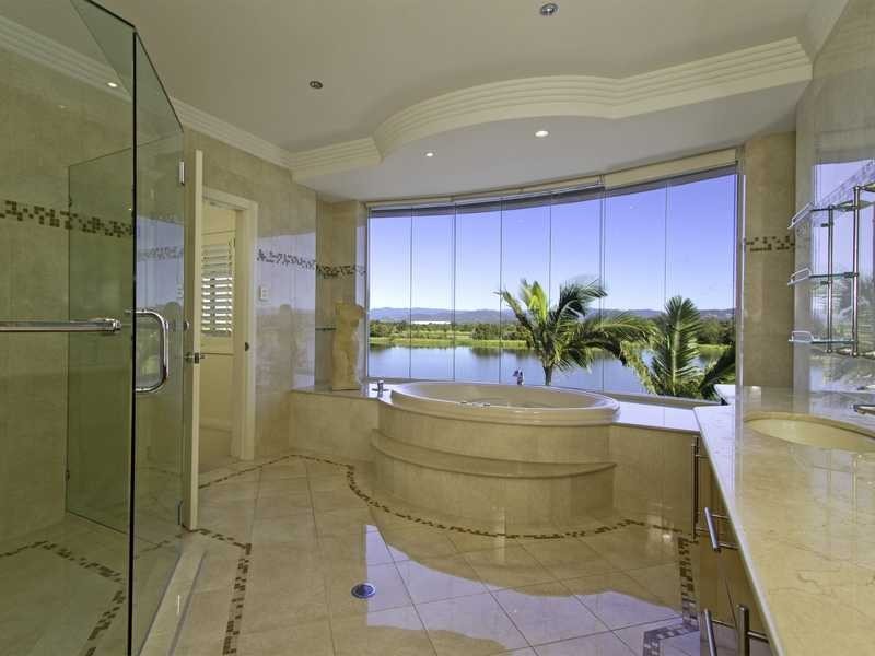 10 Istana View, Clear Island Waters QLD 4226
