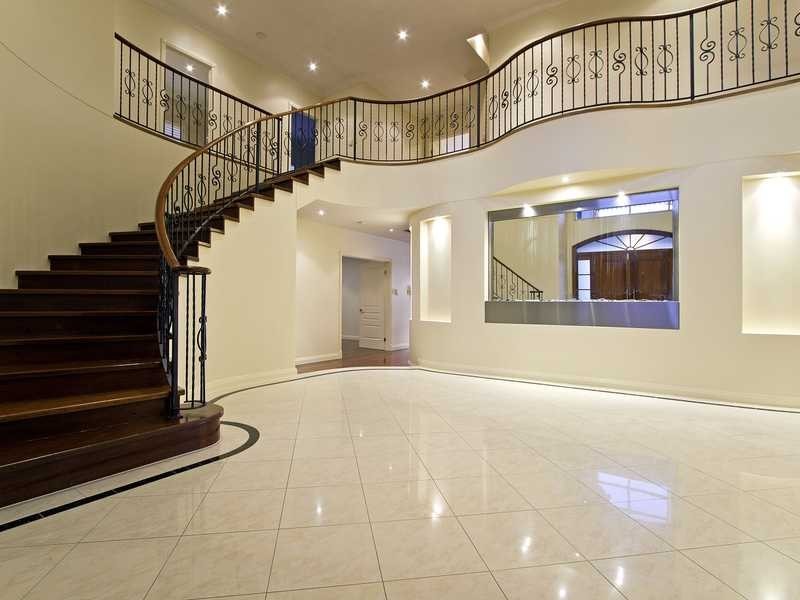 10 Istana View, Clear Island Waters QLD 4226