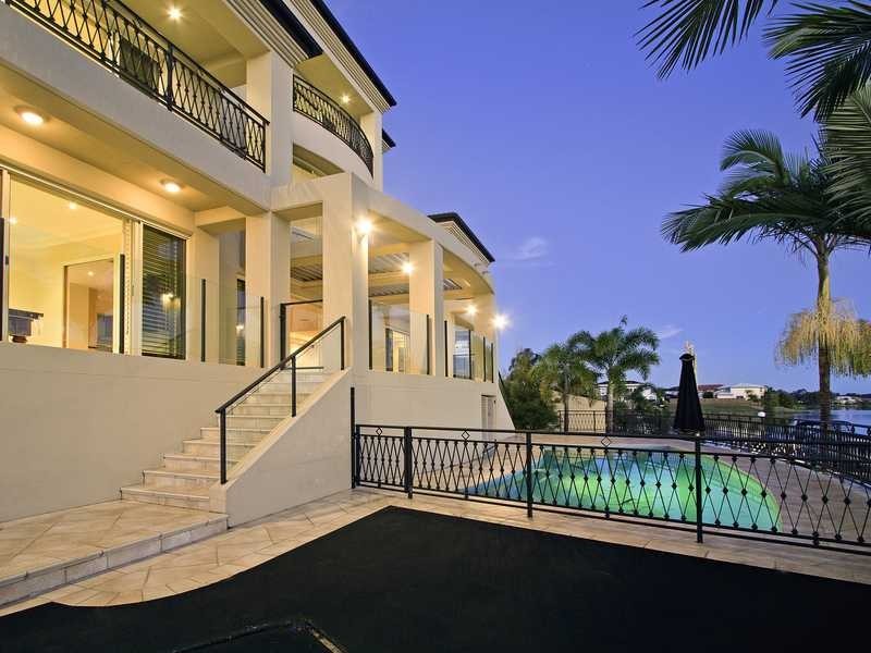 10 Istana View, Clear Island Waters QLD 4226