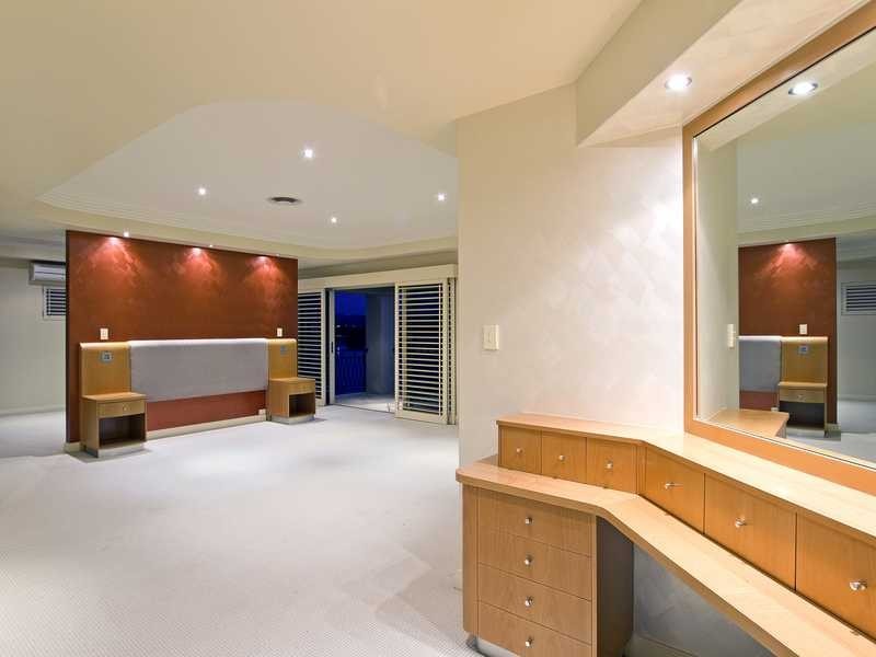 10 Istana View, Clear Island Waters QLD 4226