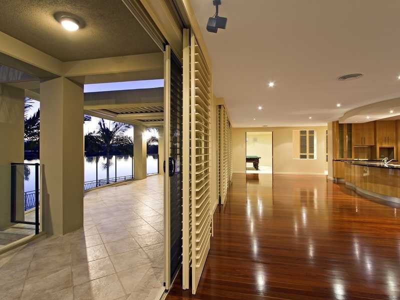 10 Istana View, Clear Island Waters QLD 4226