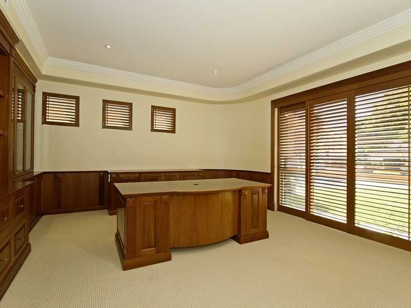 10 Istana View, Clear Island Waters QLD 4226