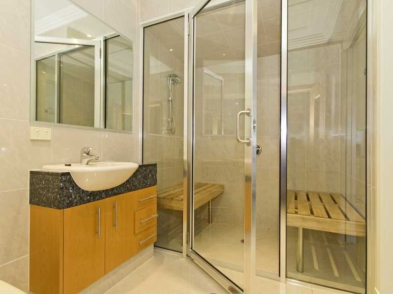 10 Istana View, Clear Island Waters QLD 4226