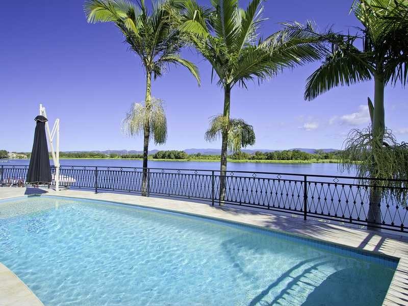 10 Istana View, Clear Island Waters QLD 4226