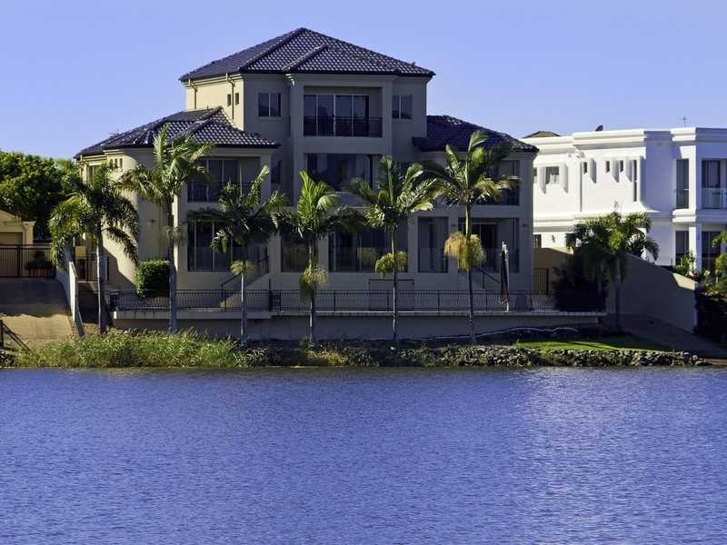 10 Istana View, Clear Island Waters QLD 4226