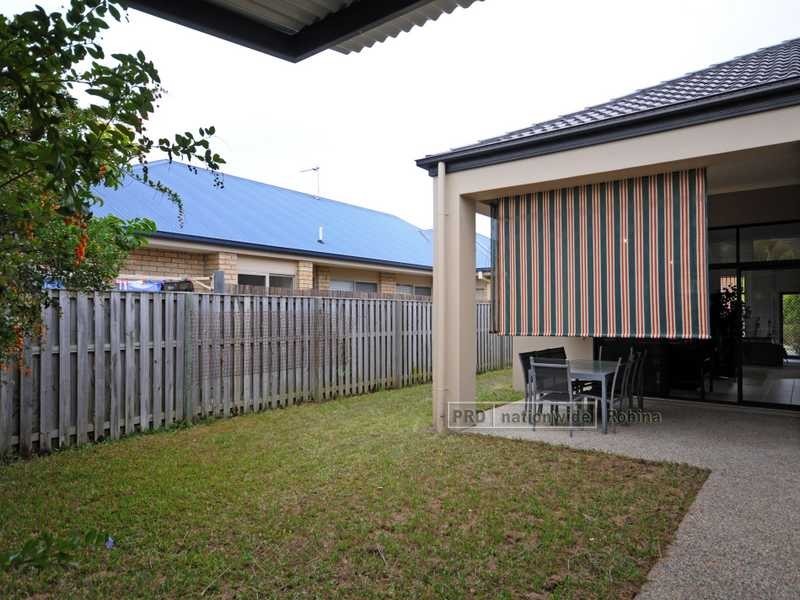 21 Tourangeau Crescent, Varsity Lakes QLD 4227