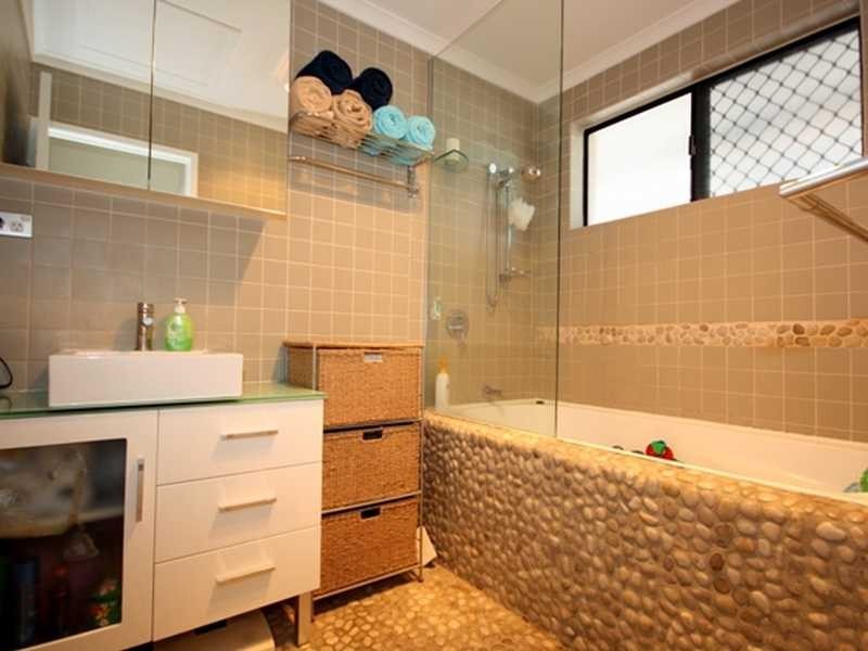 26 Dawn Parade, Miami QLD 4220