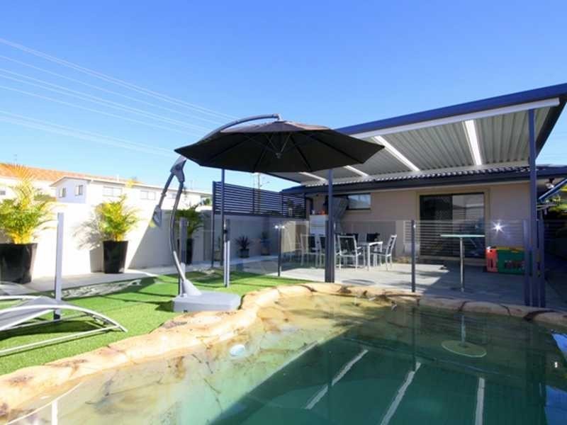 26 Dawn Parade, Miami QLD 4220