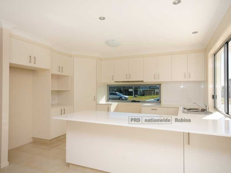 18 Golden Grove Boulevarde, Reedy Creek QLD 4227