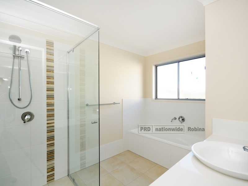 18 Golden Grove Boulevarde, Reedy Creek QLD 4227