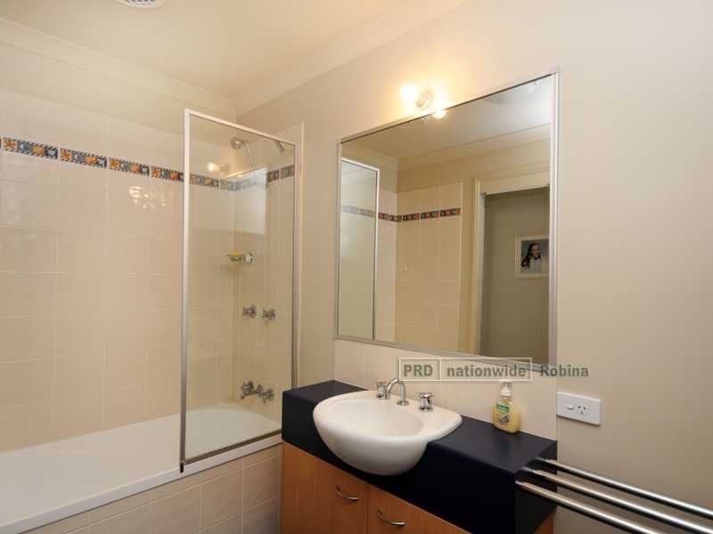 6 Duxton Drive, Varsity Lakes QLD 4227