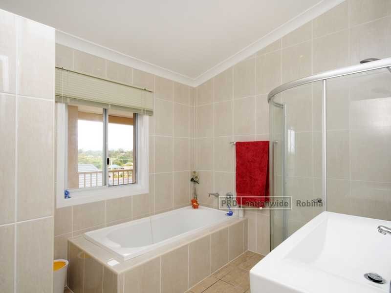 9 Valerie Street, Ashmore QLD 4214