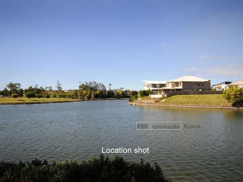 4 Waimea Drive, Varsity Lakes QLD 4227