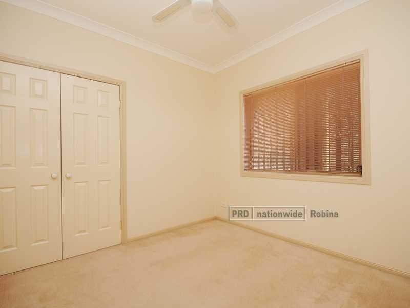 4 Waimea Drive, Varsity Lakes QLD 4227