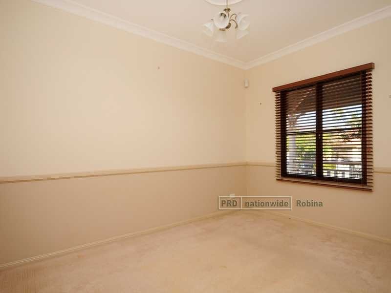 4 Waimea Drive, Varsity Lakes QLD 4227