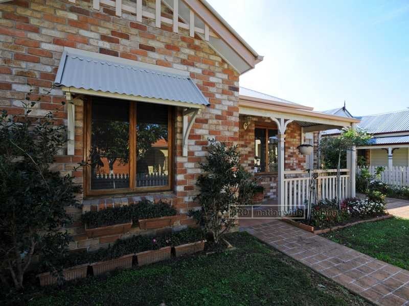 4 Waimea Drive, Varsity Lakes QLD 4227