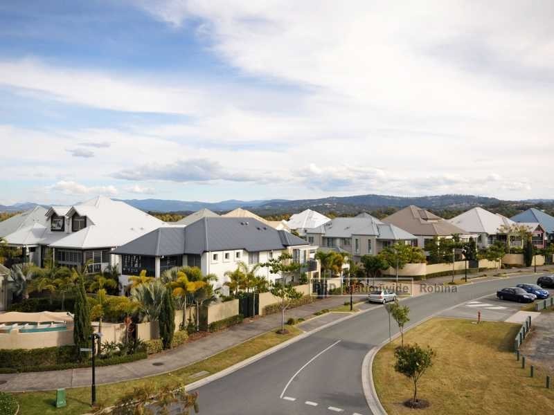 Unit 1021/3029 The Boulevarde, Carrara QLD 4211