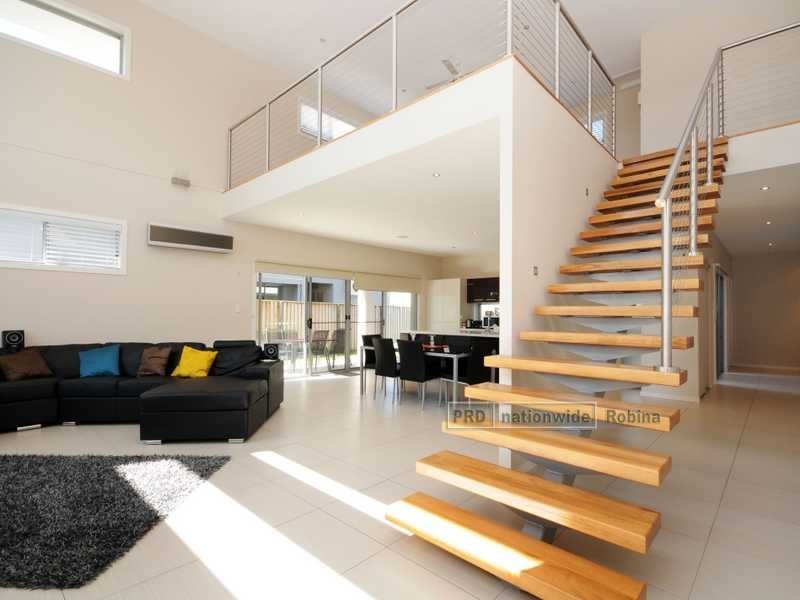 51 Azzurra Drive, Varsity Lakes QLD 4227