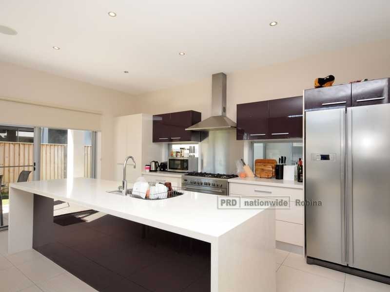 51 Azzurra Drive, Varsity Lakes QLD 4227