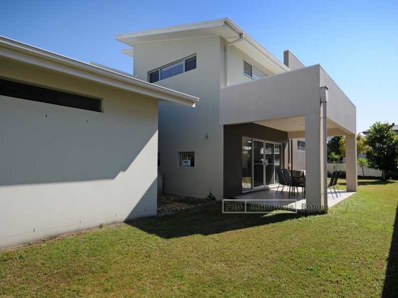 51 Azzurra Drive, Varsity Lakes QLD 4227