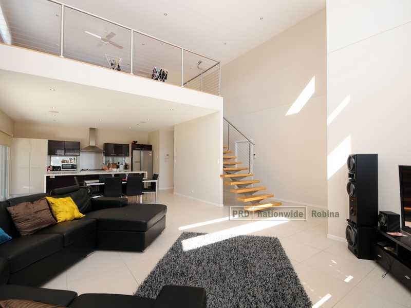 51 Azzurra Drive, Varsity Lakes QLD 4227