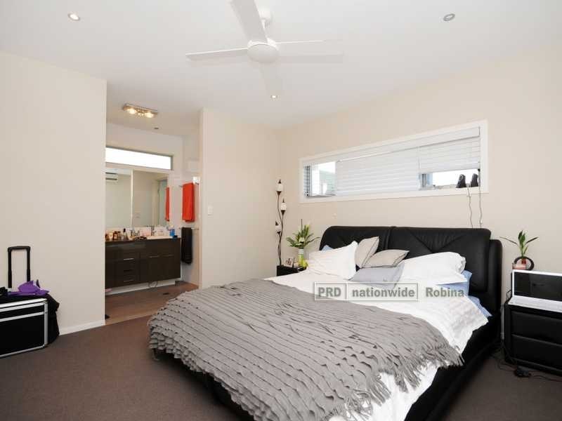 51 Azzurra Drive, Varsity Lakes QLD 4227