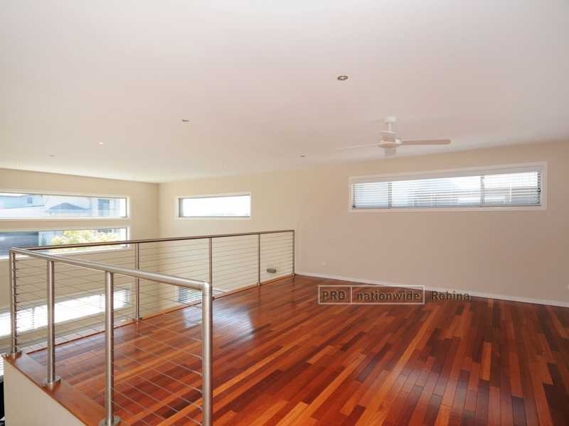 51 Azzurra Drive, Varsity Lakes QLD 4227