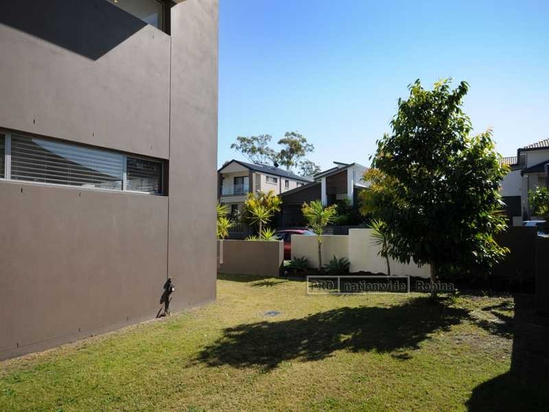 51 Azzurra Drive, Varsity Lakes QLD 4227