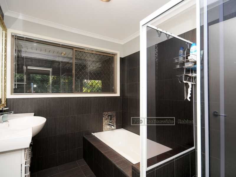 18 Goodman Close, Highland Park QLD 4211