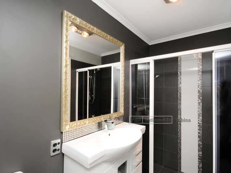 18 Goodman Close, Highland Park QLD 4211