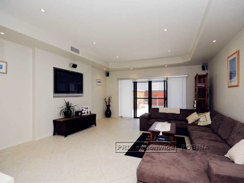 Unit 2/1890 Gold Coast Highway, Burleigh Heads QLD 4220