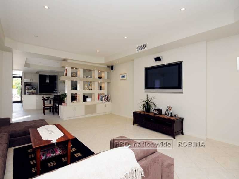 Unit 2/1890 Gold Coast Highway, Burleigh Heads QLD 4220