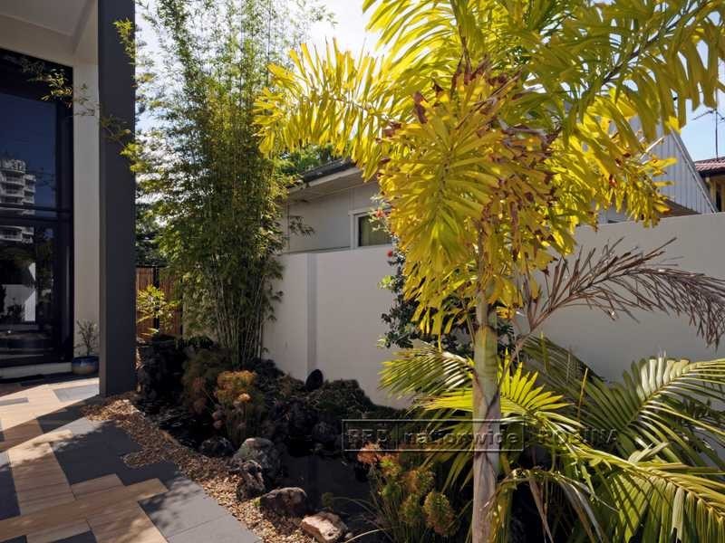 Unit 2/1890 Gold Coast Highway, Burleigh Heads QLD 4220