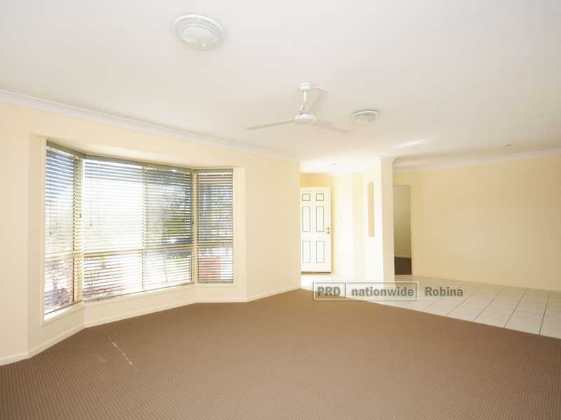 17 Queen Charlotte Court, Mudgeeraba QLD 4213