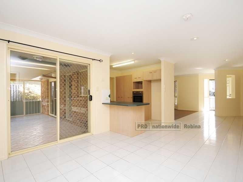 17 Queen Charlotte Court, Mudgeeraba QLD 4213