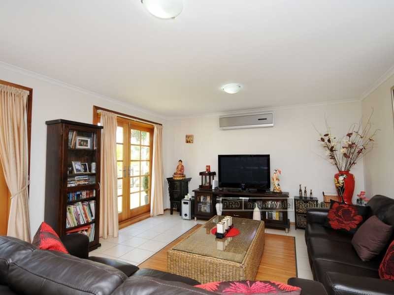 12 Windsor Place, Ashmore QLD 4214