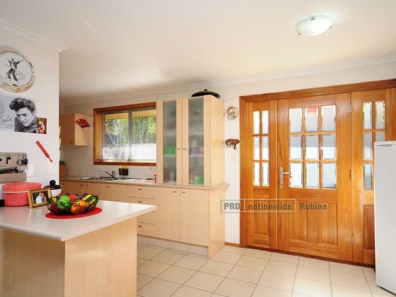 12 Windsor Place, Ashmore QLD 4214