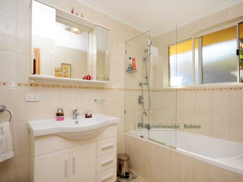 12 Windsor Place, Ashmore QLD 4214