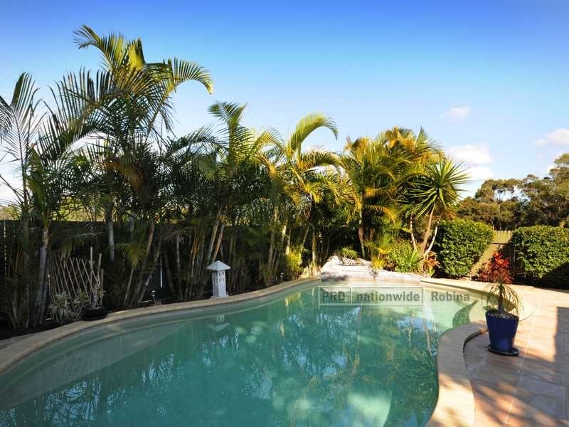 12 Windsor Place, Ashmore QLD 4214