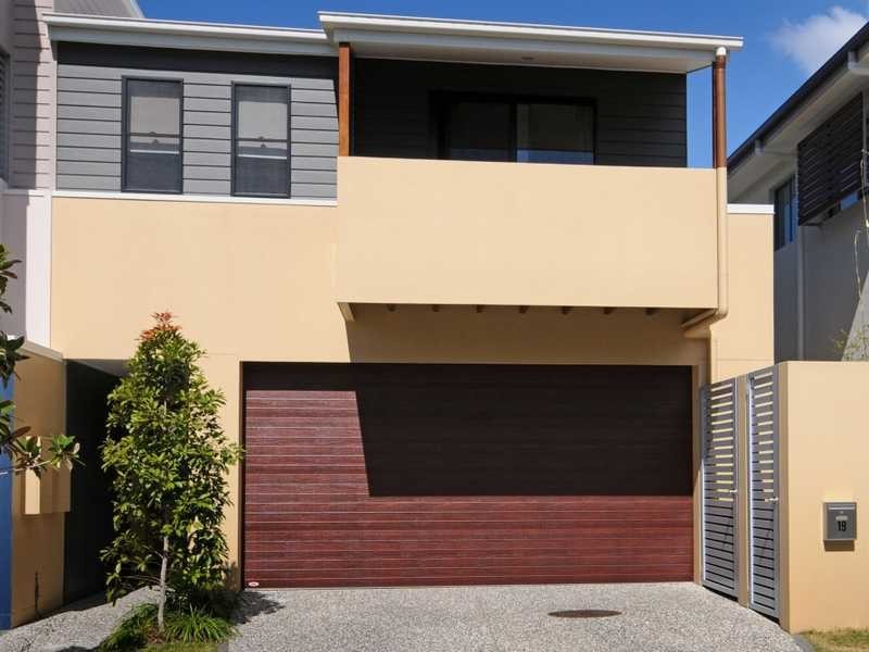 19 Lakefront Crescent, Varsity Lakes QLD 4227